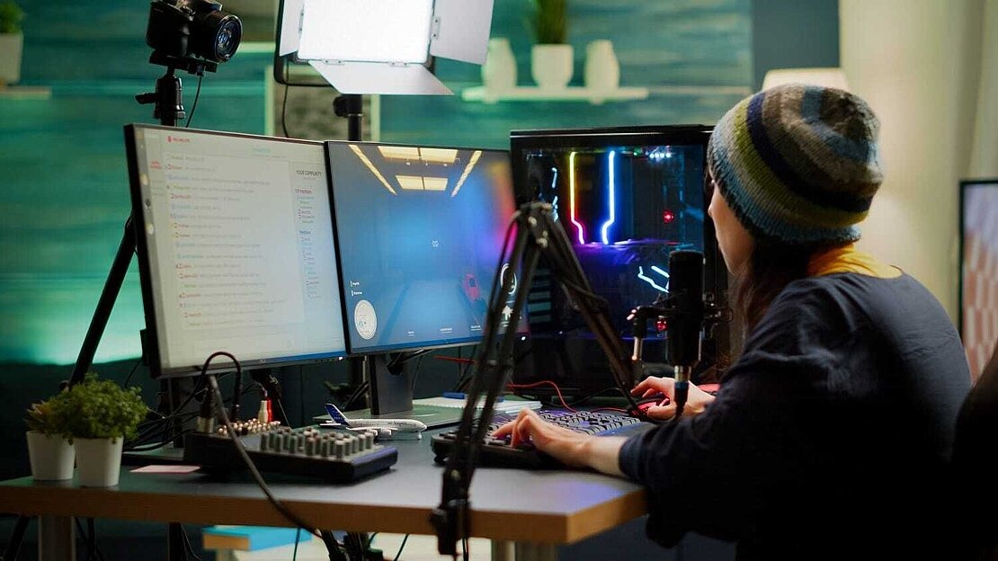 Streamer werden Streamerin am PC